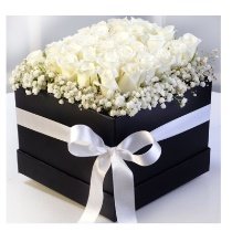 Kutada Beyaz Güller